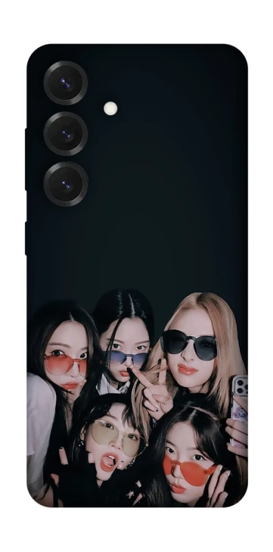 Чехол на Samsung Galaxy S26+ LE SSERAFIM v3 фото 1 из 1