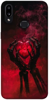 Чехол на Samsung Galaxy A10s Heart in the hands of a skeleton фото 1 из 1