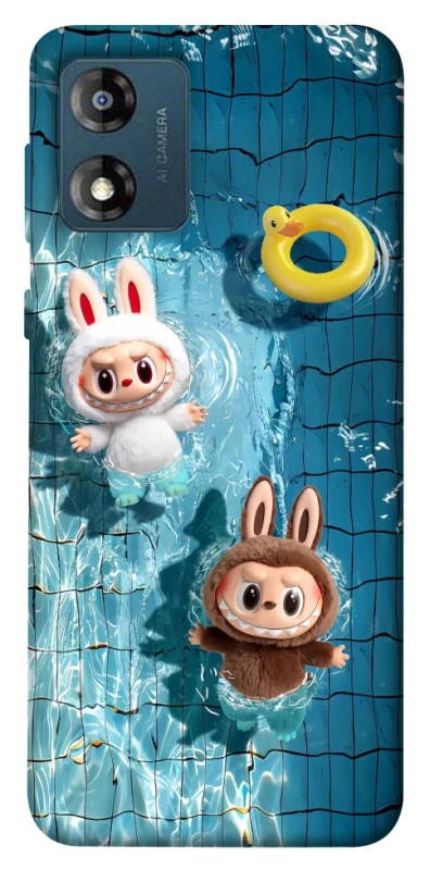 Чохол на Motorola Moto E13 Labubu in the pool фото 1 з 1