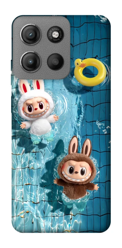 Чехол на Motorola Moto G15 Power Labubu in the pool фото 1 из 1