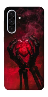 Чехол на Samsung Galaxy A36 5G Heart in the hands of a skeleton фото 1 из 1