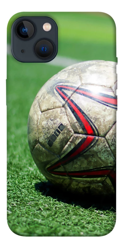 Чехол на Apple iPhone 13 (6.1") Мяч на газоне фото 1 из 1
