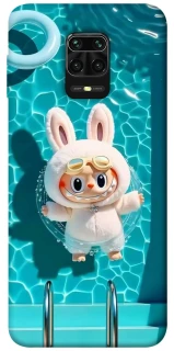 Чехол на Xiaomi Redmi Note 9s / Note 9 Pro / Note 9 Pro Max Labubu in the pool ver.2 фото 1 из 1