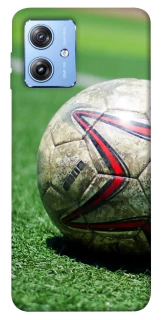 Чехол на Motorola Moto G84 Мяч на газоне фото 1 из 1