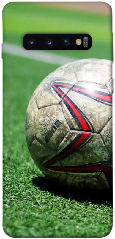 Чехол на Samsung Galaxy S10 Мяч на газоне фото 1 из 1