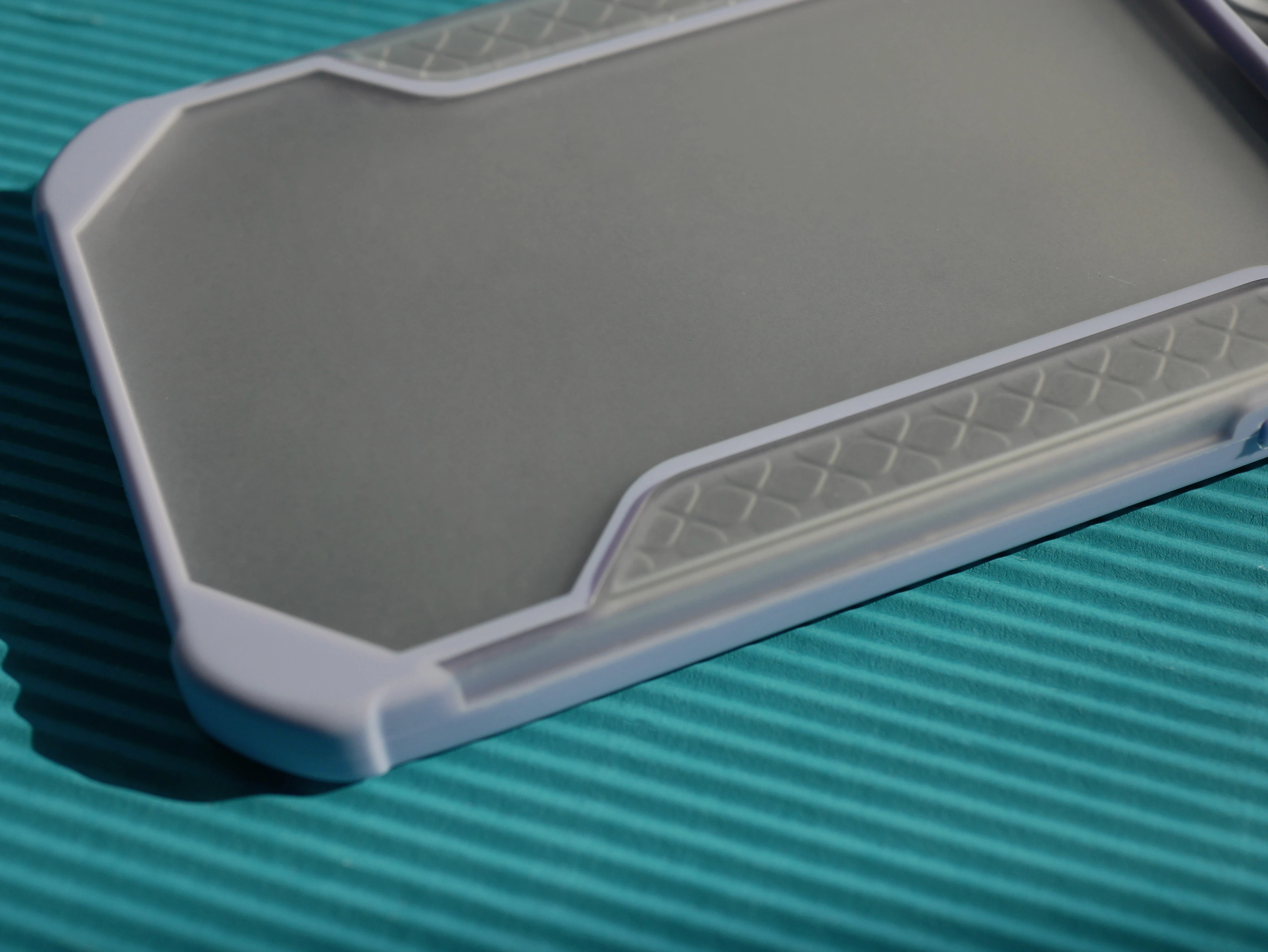 Посилені кути матового силіконового чохла зі шторкою для камери та посиленим захистом кутів