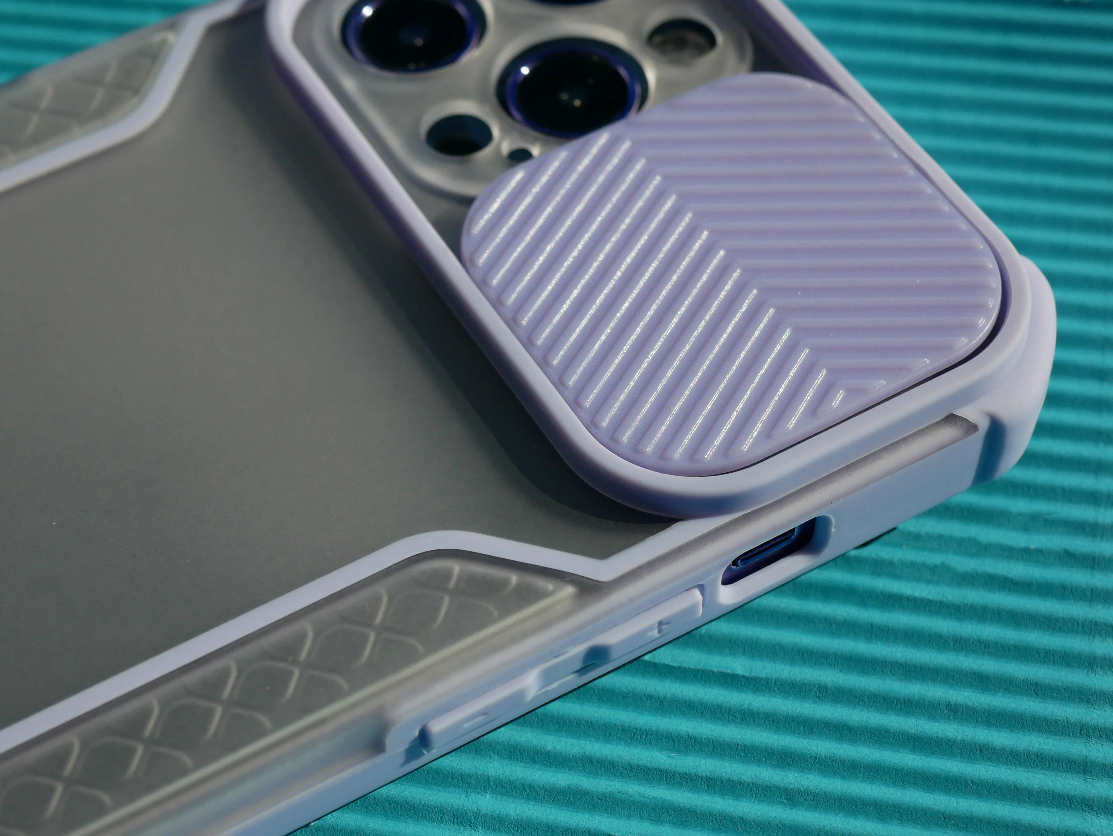 Проти забруднень матового силіконового чохла зі шторкою для камери та посиленим захистом кутів