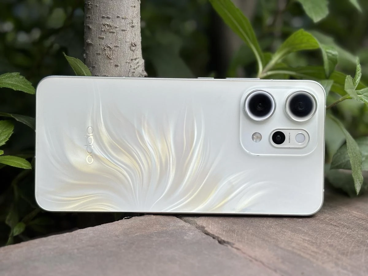 Смартфон для контенту: OPPO Reno 14 Pro з AMOLED-екраном та 3-ма камерами по 50 МП фото 3