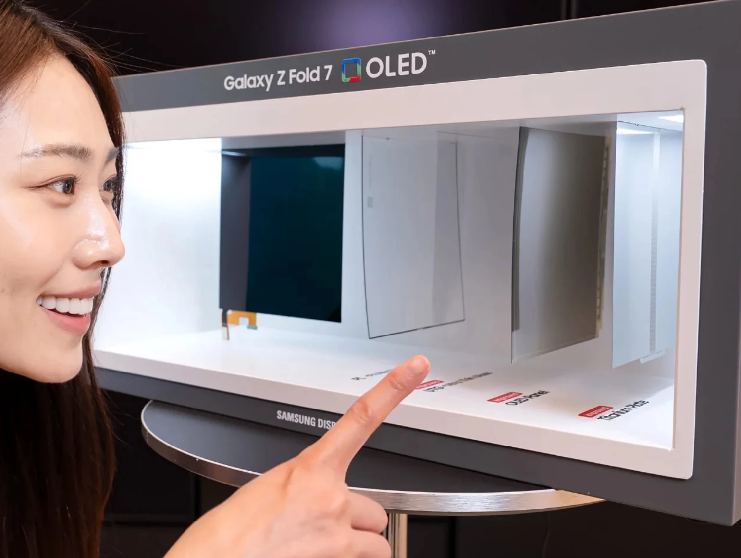Гибкая революция: Samsung вывела складные экраны на новый уровень фото 2