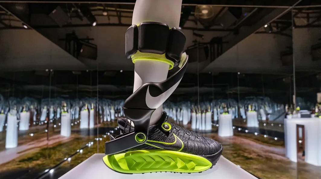 Nike представила кросівки з мотором - Project Amplify прискорює біг та ходьбу фото 2