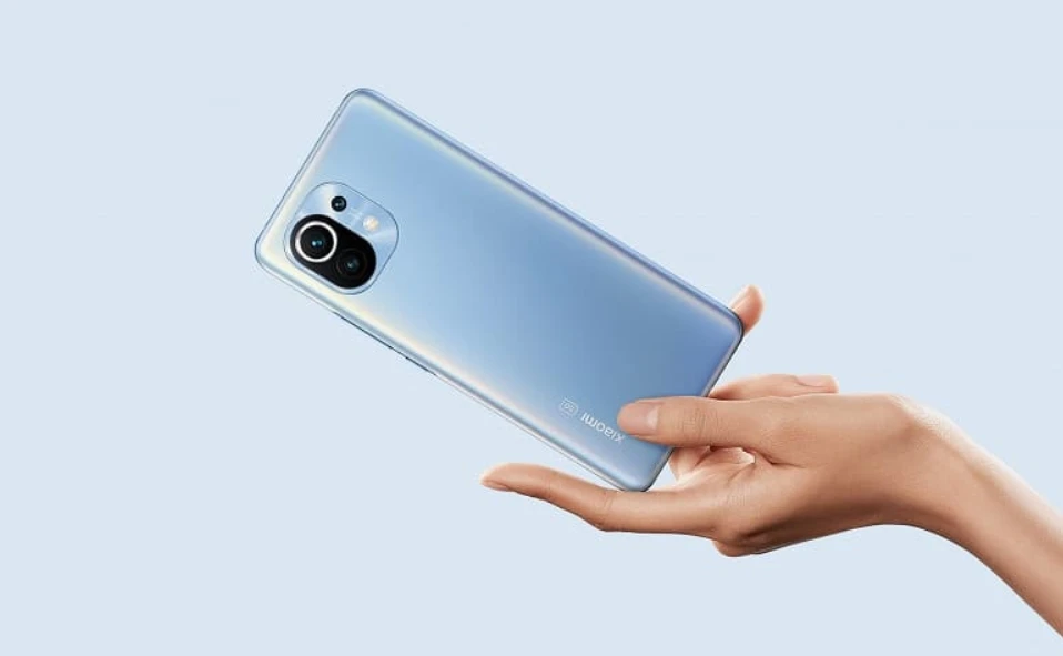 Списали рано: Xiaomi Mi 11 неожиданно обновили до HyperOS фото 1