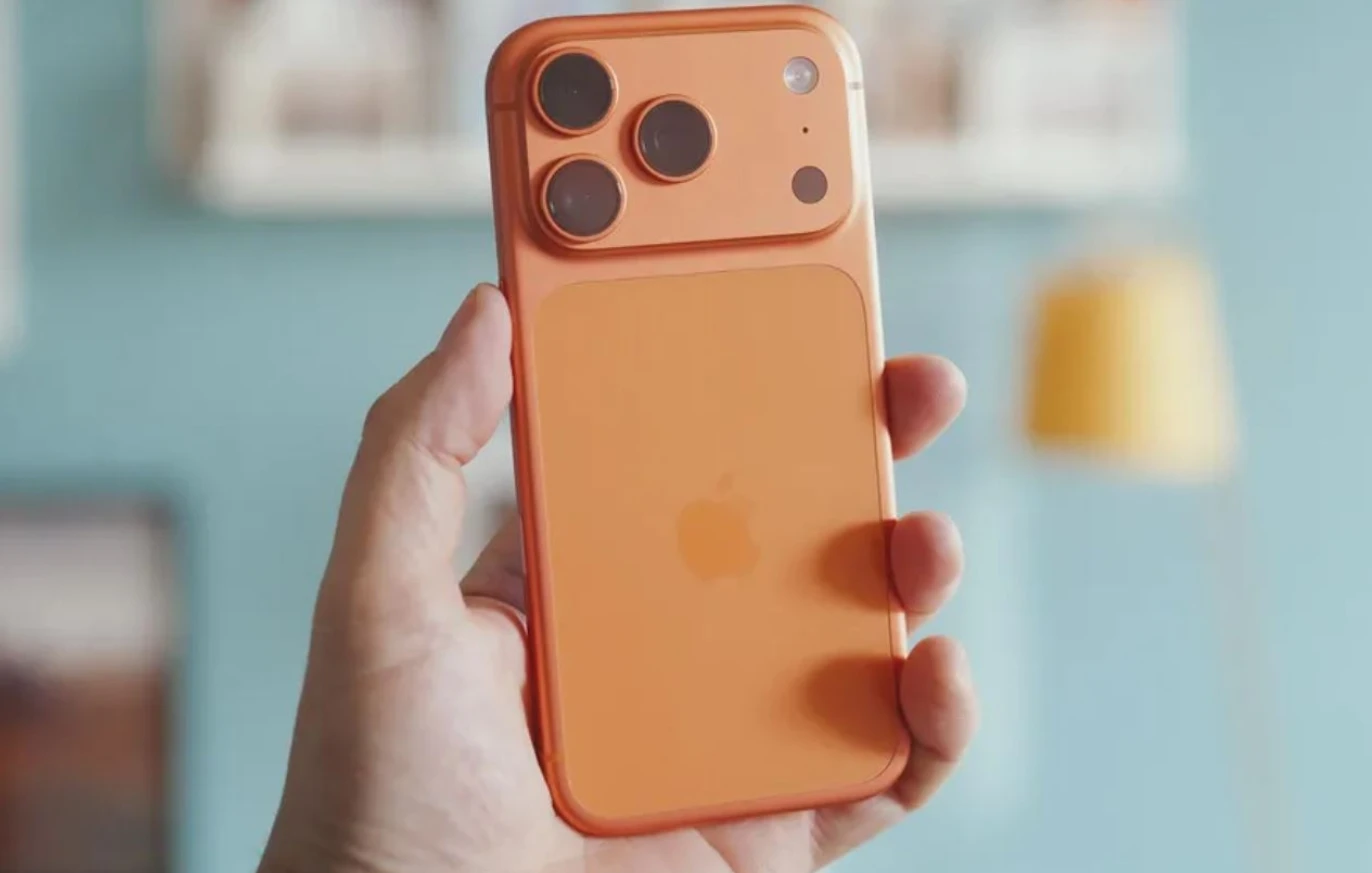 iPhone змінює колір? Журналіст перевірив скарги власників на Frontalka фото 1 iPhone змінює колір? Журналіст перевірив скарги власників фото 1