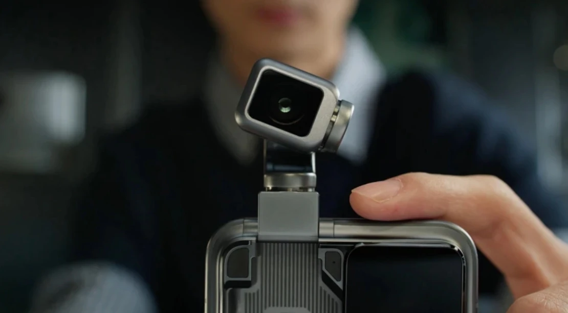 Смартфон, який «танцює»: Honor показала незвичний Robot Phone фото 1