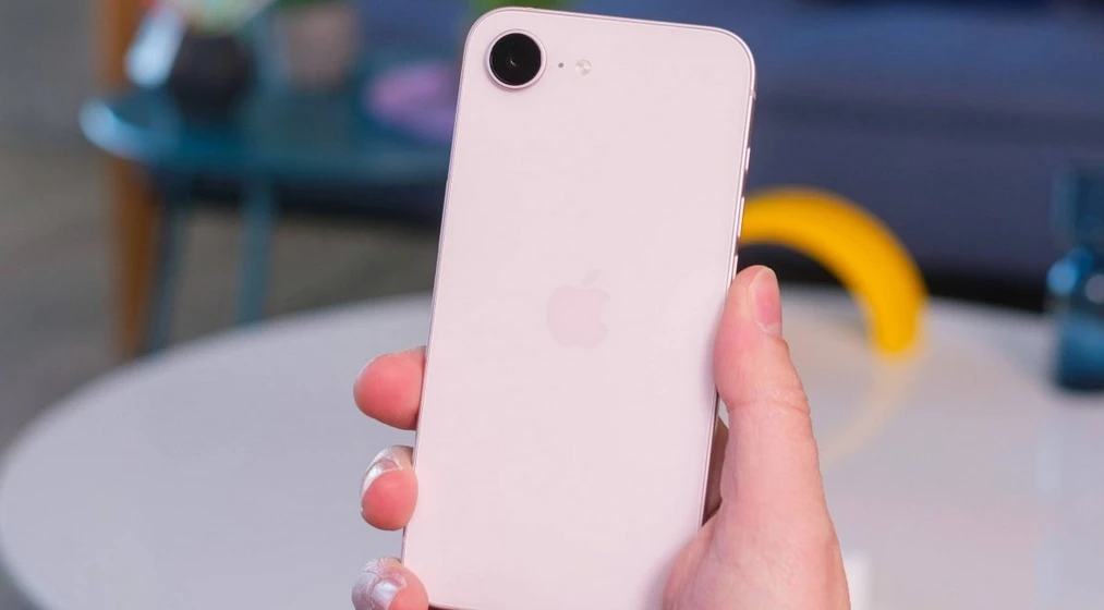 Чи варто купувати iPhone 17e: плюси, мінуси фото 1