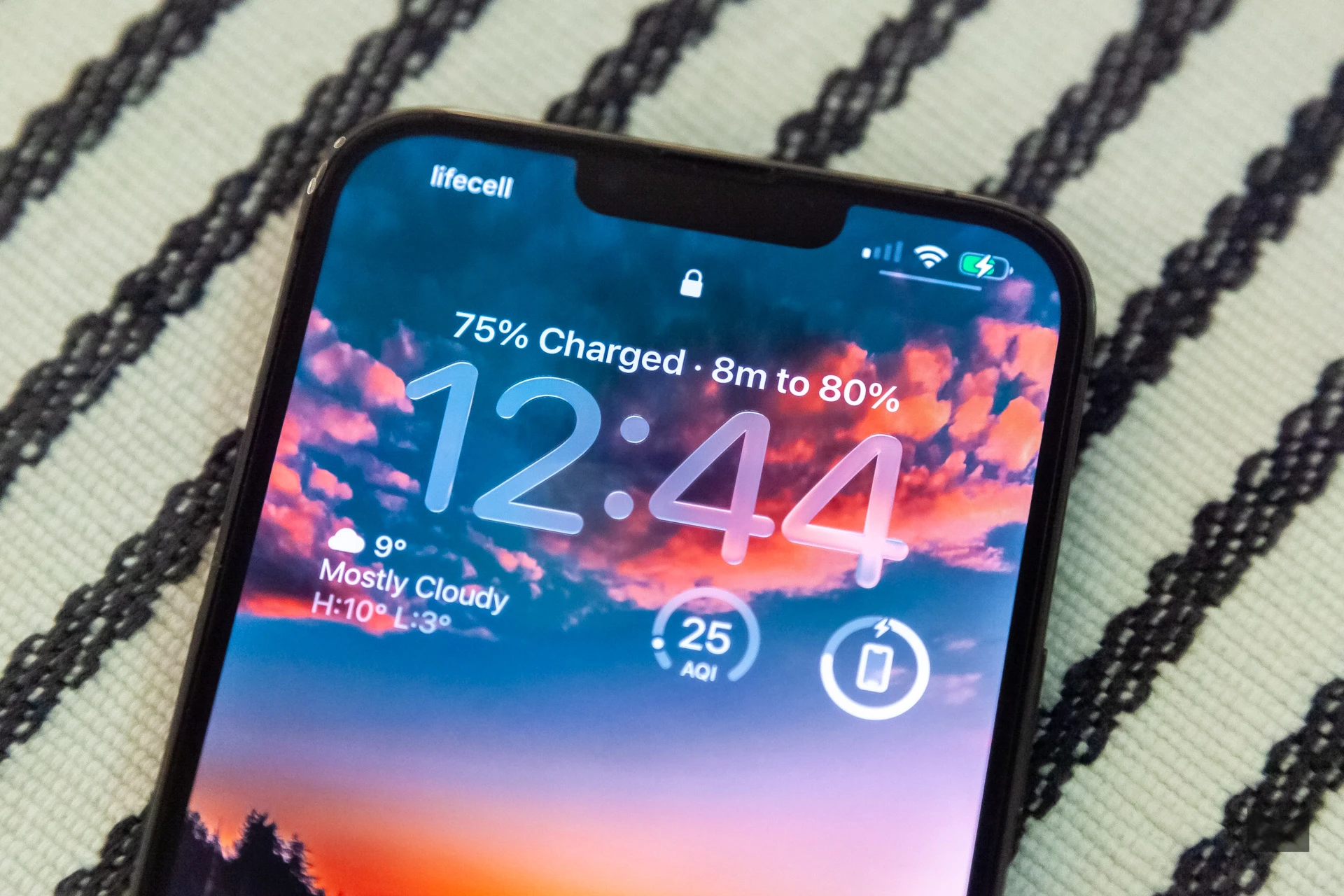 Apple показала, як виглядає Liquid Glass у реальних застосунках фото 1