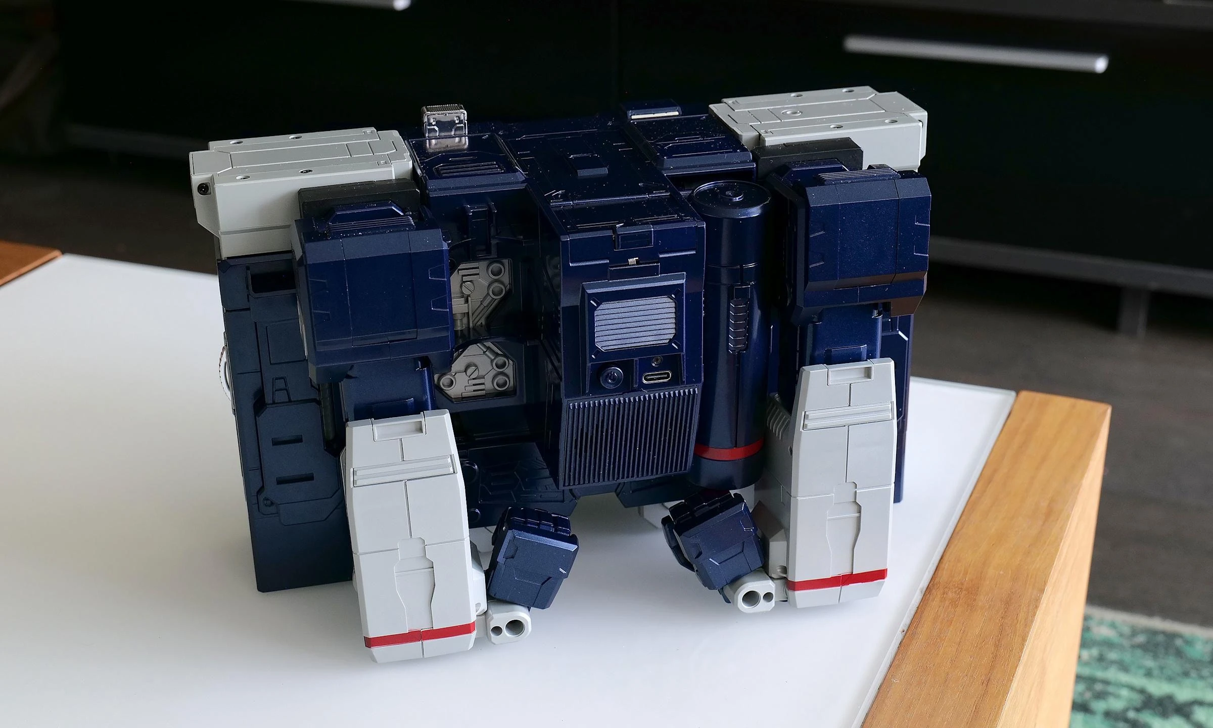 Один из самых дорогих трансформеров для фанатов: что показал Robosen Soundwave фото 1