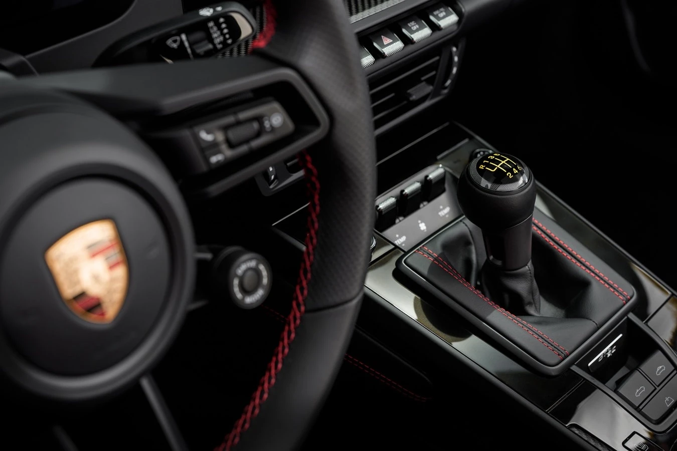 Сенсація від Porsche: 911 GT3 вперше отримав м’який дах на Frontalka фото 4 Сенсація від Porsche: 911 GT3 вперше отримав м’який дах фото 4