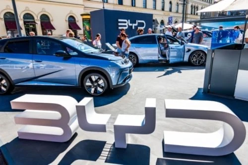 BYD офіційно заходить в Україну: BBCars отримала права на розвиток дилерської мережі фото 1
