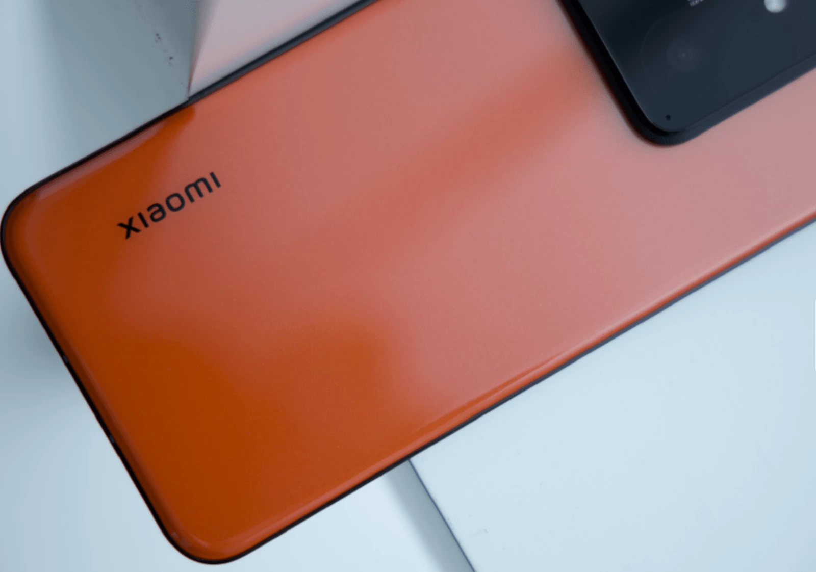 Представлена лімітована модель Xiaomi Mi 14 Pro в індивідуальному кольорі фото 3