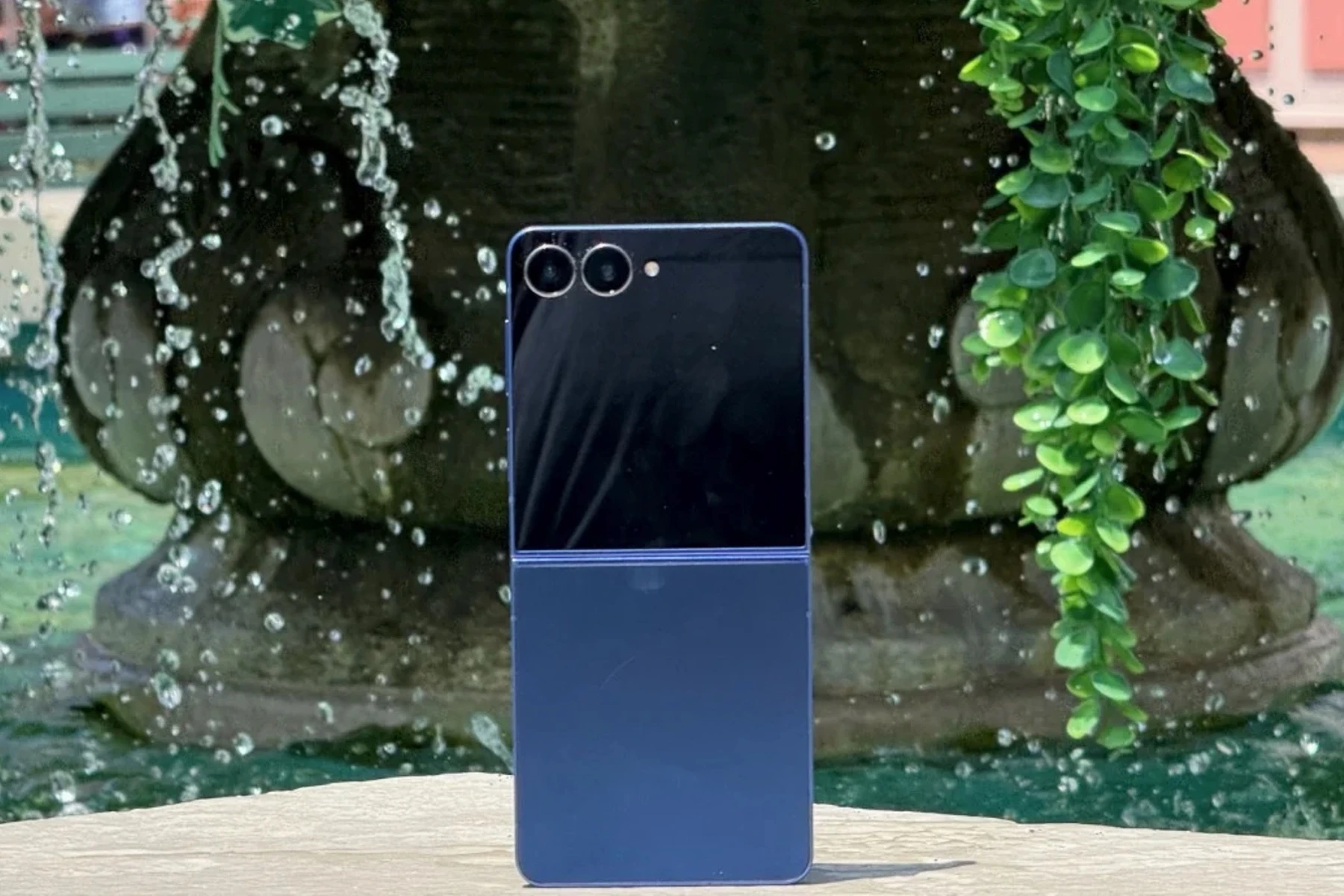 Galaxy Z Flip 8 без секретів: у мережі назвали камери, чип і зміни дизайну фото 2