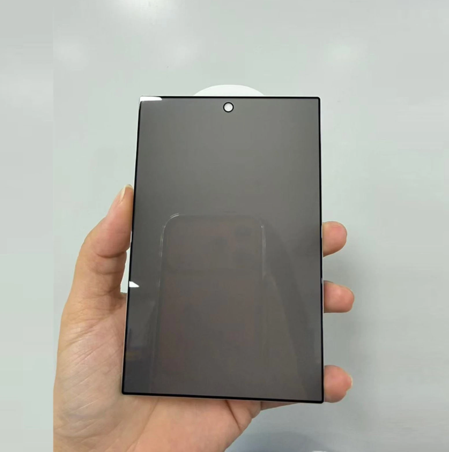 Samsung випадково засвітила новий Fold: перші чохли показали, чим здивує Galaxy Fold 8 Wide на Frontalka фото 1 Samsung випадково засвітила новий Fold: перші чохли показали, чим здивує Galaxy Fold 8 Wide фото 1