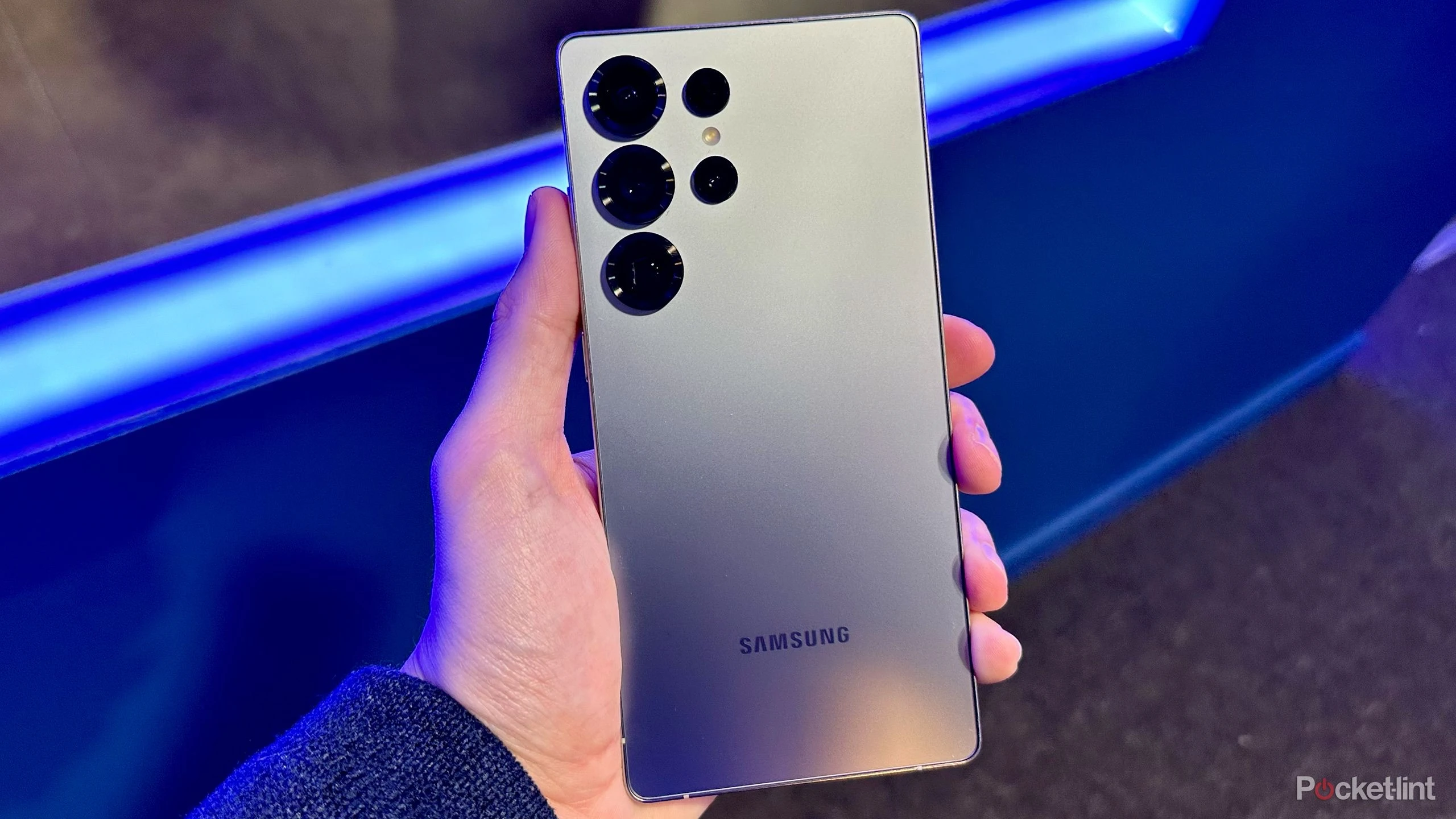 Великі смартфони дешевше за Galaxy S26 Ultra: що купити в Україні на Frontalka фото 7 Великі смартфони дешевше за Galaxy S26 Ultra: що купити в Україні фото 7