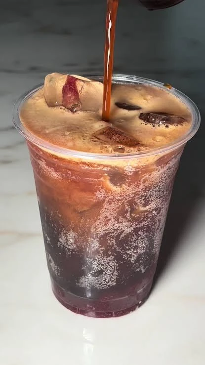 Cherry Coke Espresso: літній напій з TikTok, який хочуть повторити всі фото 3