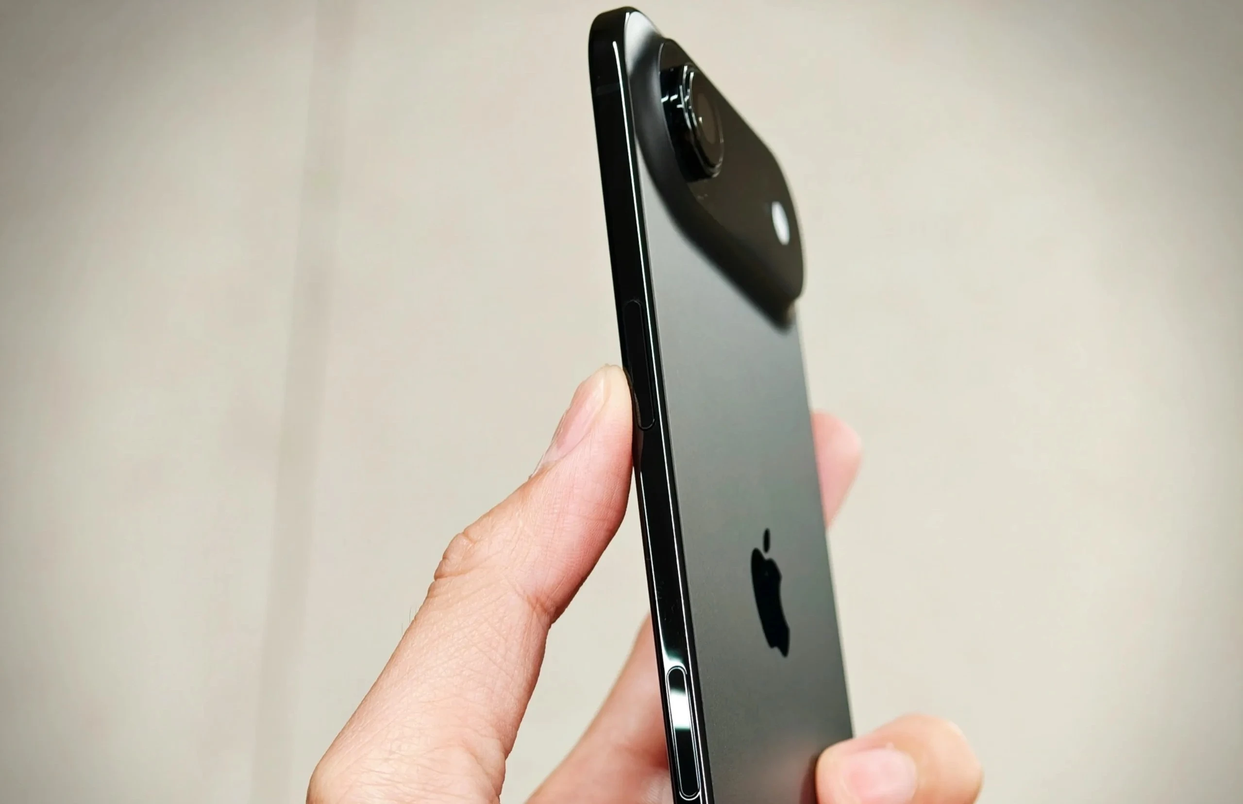 Apple знайшла місце для другої камери: що зміниться в iPhone Air 2 на Frontalka фото 1 Apple знайшла місце для другої камери: що зміниться в iPhone Air 2 фото 1