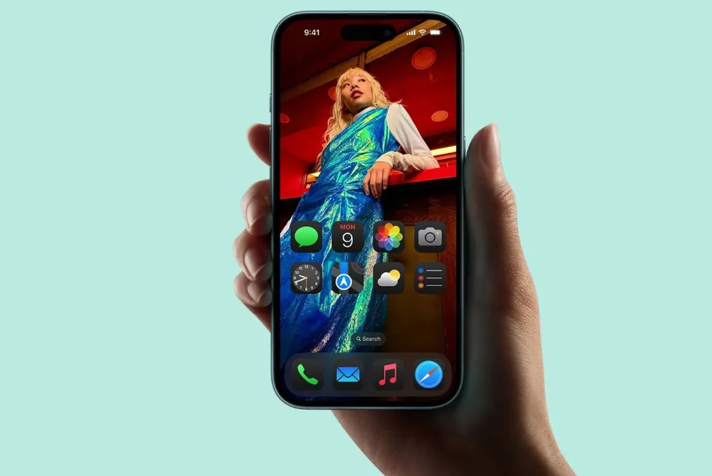 Инновации откладываются: iPhone 17 Pro не получит стекло с олеофобным покрытием фото 1