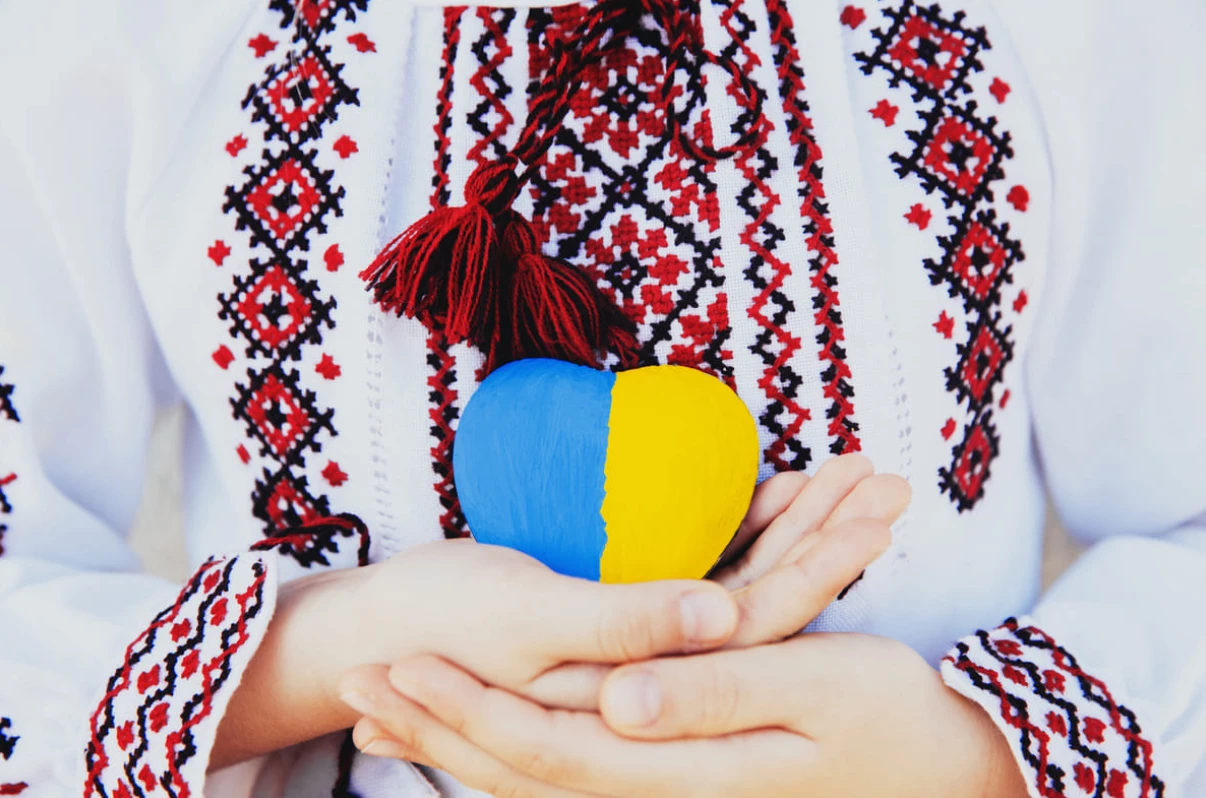 Сила в нитке: как украинские символы объединяют род фото 1