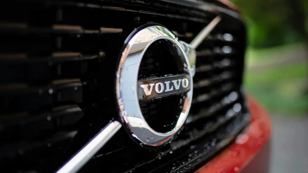 Volvo та Google об'єднують зусилля для інтеграції функцій нового покоління, включаючи Gemini фото 1