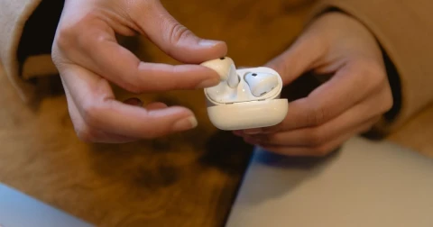 AirPods із камерами вже не фантастика: Apple готує великий апгрейд