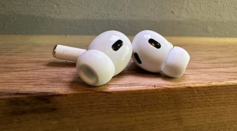 Apple готовит «умные» фишки для AirPods, но не те, что все ждут