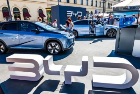 BYD офіційно заходить в Україну: BBCars отримала права на розвиток дилерської мережі