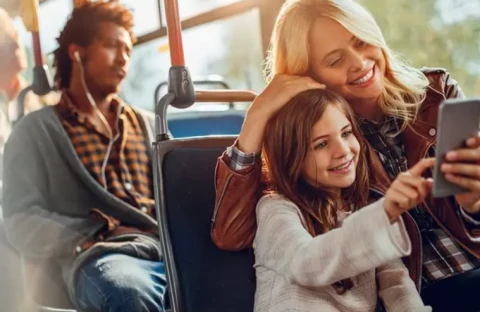 Кожна друга дитина в Україні користується телефоном, планшетом та ноутбуком — дослідження Viber