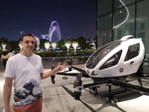 Будущее настало: в Китае запускают летающие такси