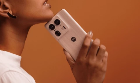 Деревянный Motorola Edge 50 Ultra: актуальное железо + топовые ИИ камеры