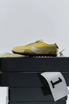 Nike знову продає кросівки з 1971 року: Moon Shoe повертаються цієї весни