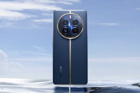 Дизайн швейцарских часов и перископическая камера: обзор нового смартфона REALME 12 PRO+