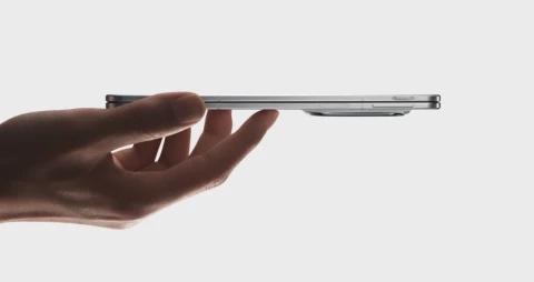 Объявился новый лидер в рейтинге самых тонких складных телефонов
