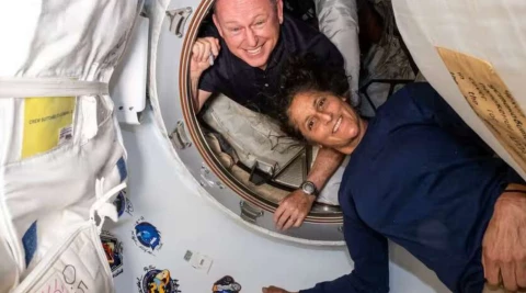 После девяти месяцев в космосе американские астронавты, наконец, отправились обратно на Землю