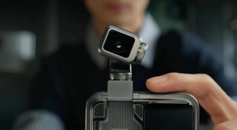 Смартфон, який «танцює»: Honor показала незвичний Robot Phone