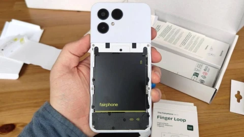 Смартфони зі знімними акумуляторами повертаються? Що насправді змінить закон ЄС