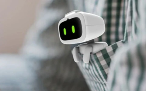 Тамагочи с мозгом ИИ: необычная новинка CES 2026