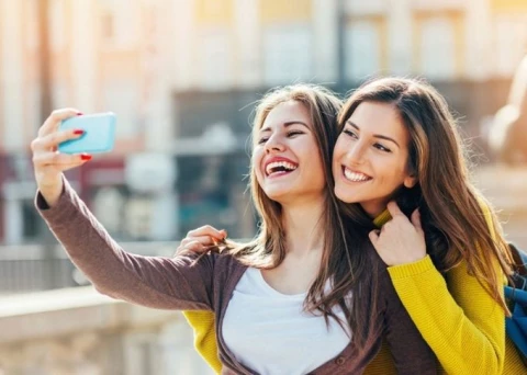 Вчені розповіли, чому селфі можуть нашкодити здоров'ю та психіці