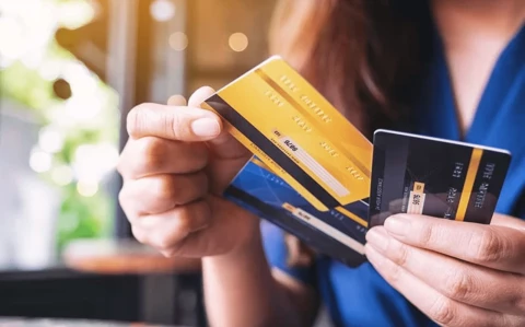 Як привʼязати банківську картку до iPhone?