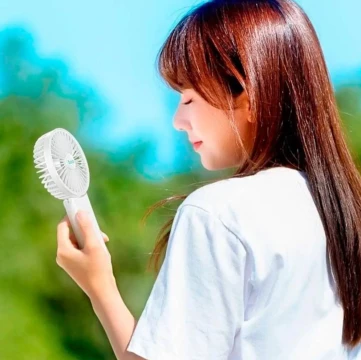 Как спастись летом от жары? Портативный вентилятор!