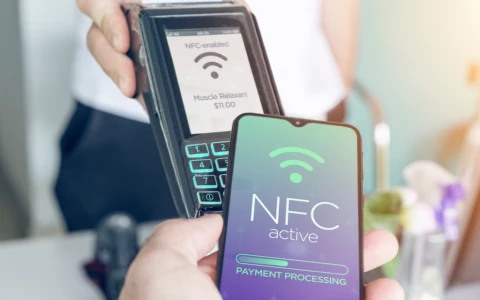 Как включить NFC на iPhone?