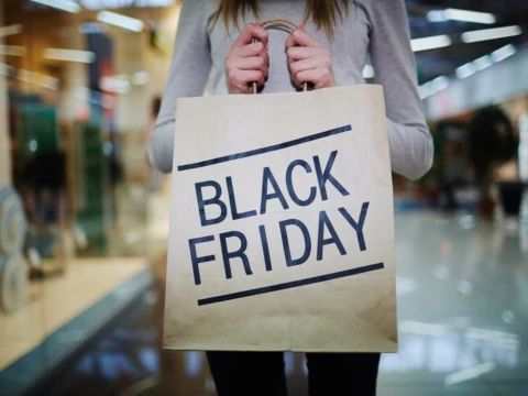 Откуда появилась Чёрная пятница: история самого шумного дня распродаж